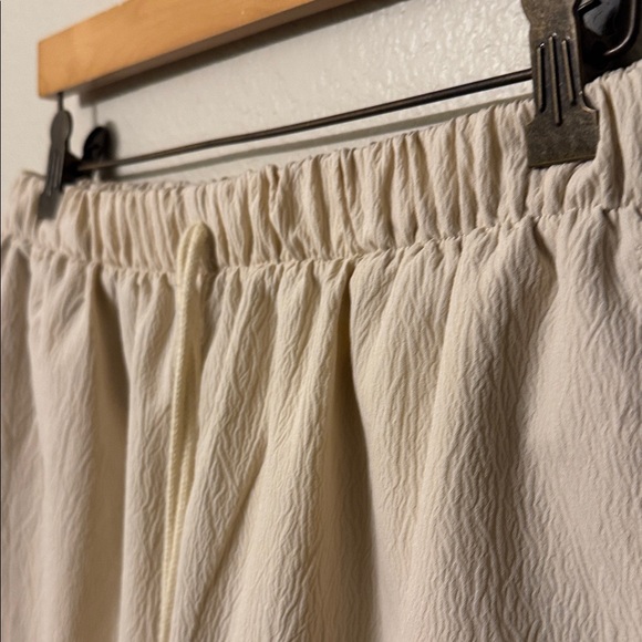 Beige Ruched Fabric - Picture 6 of 6
